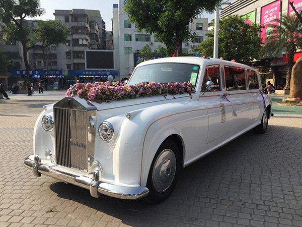 勞斯萊斯銀雲婚禮花(huā)車(chē)